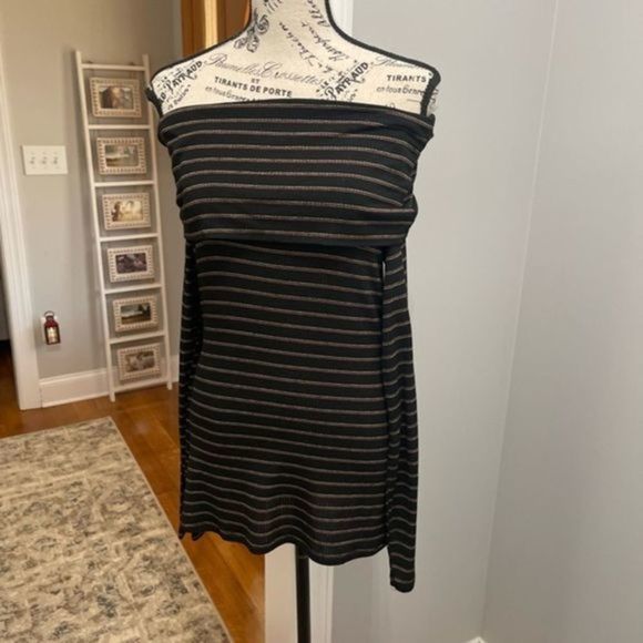 Ebuh Tops - 𝅺EBUH blouse off the shoulder long sleeve large top